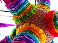 La historia de la familia mexicana que lucha por mantener viva la tradición de las piñatas