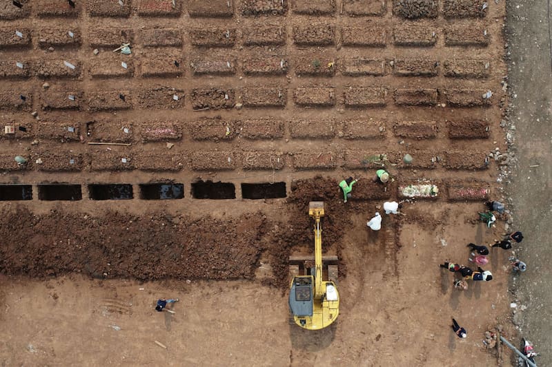 La historia del jubilado que comenzó a trabajar con una excavadora para complementar su pensión. (Fuente: archivo)