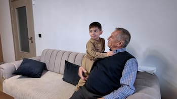 Perdió a toda su familia en un terremoto y contó cómo siguió adelante: “Todos se fueron, quedamos mi nieto y yo”