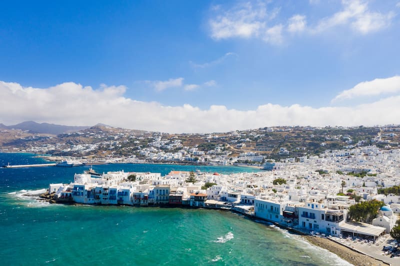 La imitación de Mykonos creada en el patio de dos hermanos.