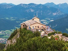 “Nido del Águila”: el verdadero origen del increíble chalet nazi creado en 1938 con 5 túneles valorado en 130 millones de euros que ahora fue incendiado