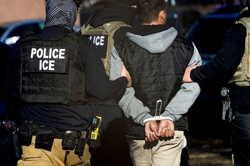 La legislación no obliga ni prohíbe compartir los datos del registro con el Servicio de Inmigración y Control de Aduanas (ICE).
