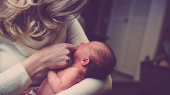 Adiós Ley del Registro Civil: ahora la madre tiene derecho a imponer a los hijos a qué usen su apellido y el del padre