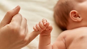 La Justicia confirmó que los hijos pueden anotarse con apellidos distintos al padre y la madre pero solamente en estos casos