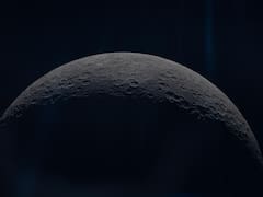 No es gris: la NASA desmintió el mayor mito sobre la Luna y después de años aclaró de qué color es su superficie