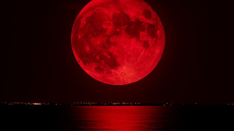 La Luna se teñirá de rojo sangre por ochenta y dos minutos y cubrirá el cielo argentino, ¿cuándo será?