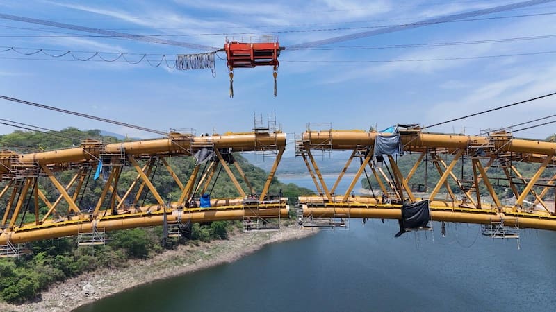 La obra permitirá ahorrar hasta una hora de camino en el cruce de la presa La Angostura, informó la SICT.