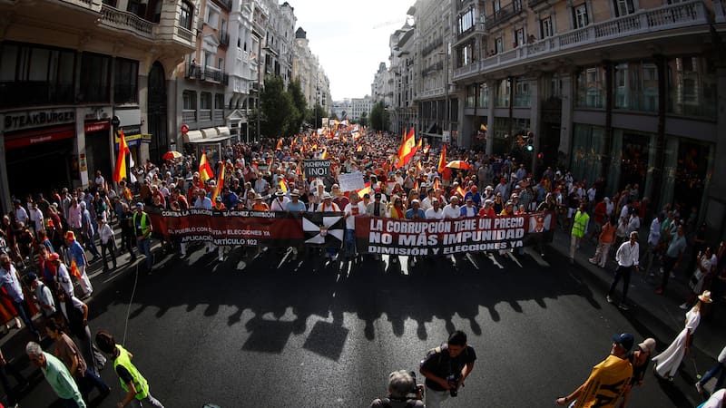 La "Marcha por la Dignidad" en apoyo de la defensa de Ceuta y para exigir la convocatoria de elecciones generales en España.