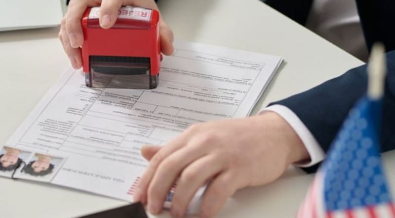 La medida responde a un ajuste del Departamento de Estado de Estados Unidos para reforzar los controles sobre visas no inmigrantes y unificar criterios en los consulados.