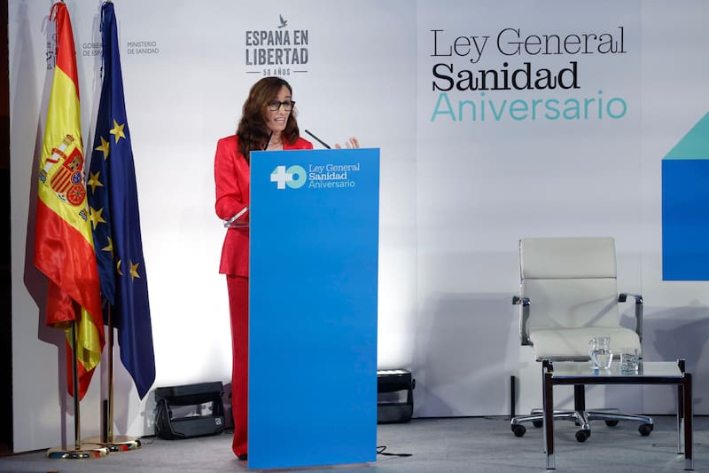 La ministra de Sanidad, Mónica García en el acto institucional con el que se conmemora el 40 aniversario de la aprobación de la Ley General de Sanidad.