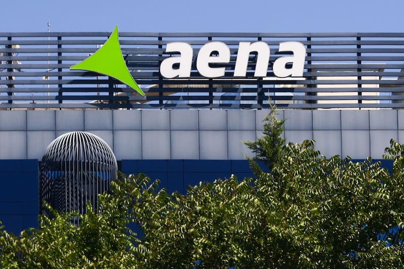 La multinacional española Aena recibirá un préstamos de 745 millones de euros para la realización de obras en 11 aeropuertos del país. Todos los detalles.