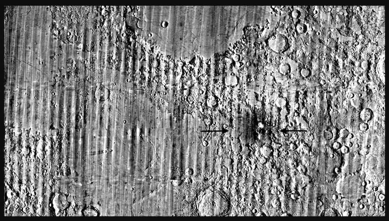 AME8319. MIAMI (ESTADOS UNIDOS), 17/09/2026.- Fotografía cedida este jueves por la NASA que muestra un mapa de la Luna con un punto especialmente brillante rodeado por un halo oscuro. Un científico de la NASA descubrió por casualidad en imágenes de la Luna el mayor cráter recién formado identificado hasta ahora en el sistema solar, producido por el impacto en 2024 de un cometa o asteroide del tamaño de un edificio de entre tres y seis pisos, según un estudio publicado esta semana en la revista Science Advances. EFE/ Nasa Goddard/intuitive Machines/robert Wagner /SOLO USO EDITORIAL/ NO VENTAS/ SOLO DISPONIBLE PARA ILUSTRAR LA NOTICIA QUE ACOMPAÑA (CRÉDITO OBLIGATORIO)