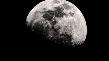 El descubrimiento astronómico del siglo: confirman qué hay en el interior de la Luna y se reescribe la historia del sistema solar