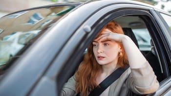 La DGT coloca multas de hasta 200 euros a los conductores por no respetar esta señal en la carretera