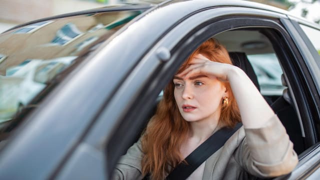 La DGT coloca multas de hasta 200 euros a los conductores por no respetar esta señal en la carretera