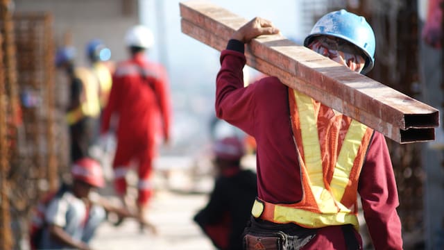 Adiós reducción de la jornada laboral | La nueva ley permite trabajar hasta 12 horas extra: qué pasará con los fines de semana