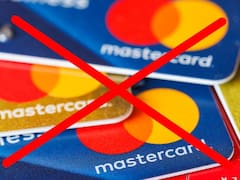 El Gobierno prohíbe a los bancos emitir tarjetas de crédito sin permiso: será hasta nuevo aviso y afectará a todos los clientes