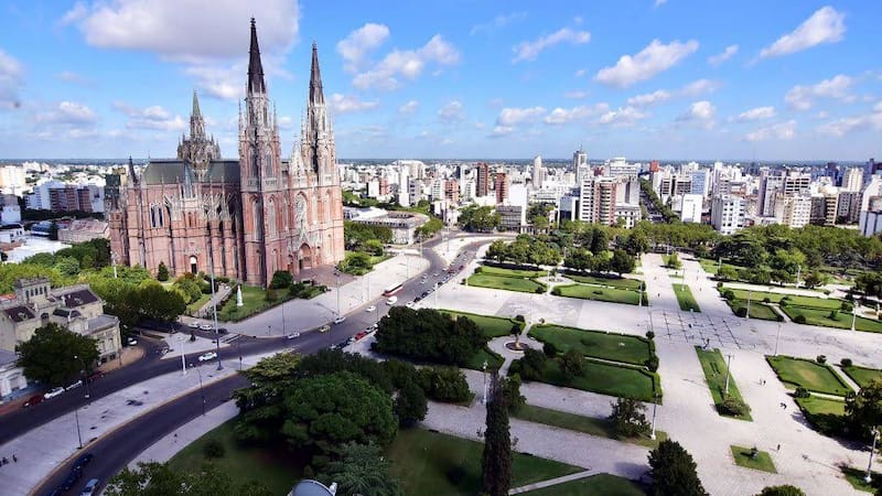 La Plata podría dejar de ser la capital de Buenos Aires.