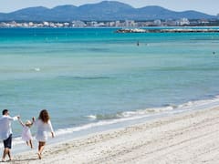 La playa española de aguas turquesas y bordeada de árboles que está entre las mejores del mundo