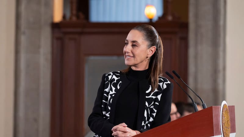 Durante la mañanera, Claudia Sheinbaum se mostró tranquila ante la posibilidad de que Donald Trump haya considerado, en privado, abandonar el T-MEC.