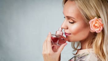 El perfume de mujer de Lancôme que más usan las francesas está a precio rebajado en España: dónde conseguirlo