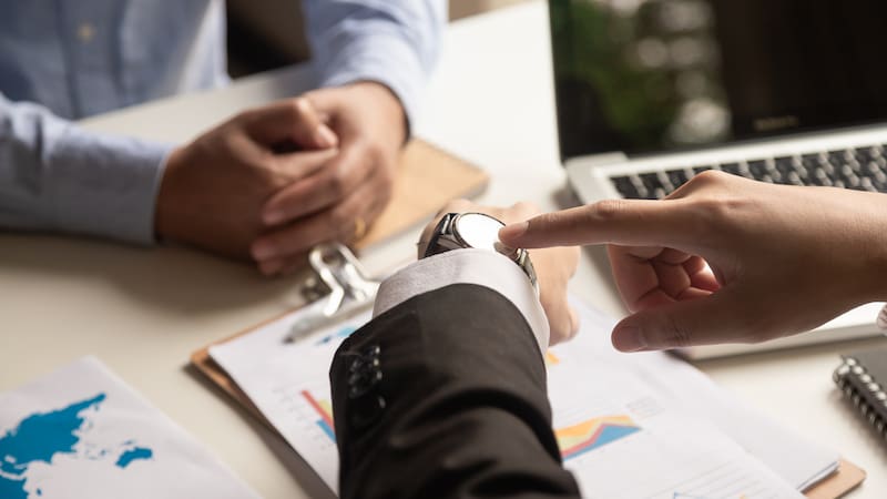 La psicología revela qué rasgo comparten las personas que siempre llegan antes de la hora acordada. Fuente: Shutterstock.