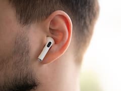 Patricio Ochoa, médico cirujano: “Usar auriculares Bluetooth es como ponerte un microondas en la cabeza”