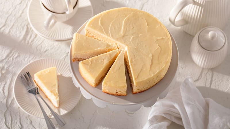 La receta perfecta de la tarta de queso: el secreto de los chefs vascos para que sea más cremosa