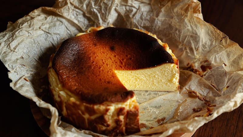 La receta viral de la tarta de queso con chocolate