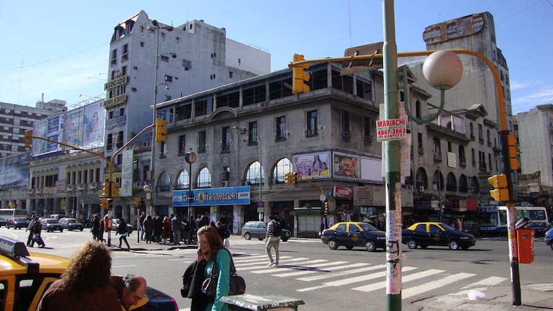 Por decreto de El Gobierno, cierran una famosa galería de Buenos Aires.
