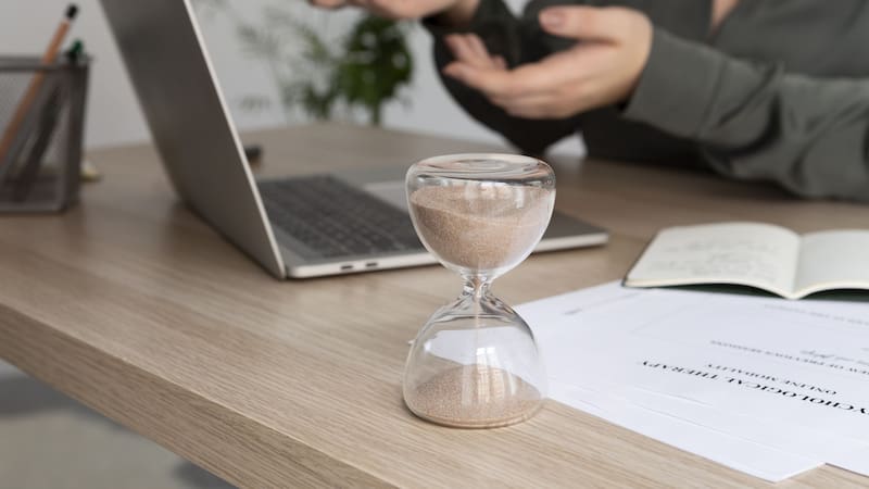 Jornada laboral de 37,5 horas en España: qué cambia y cuándo entraría en vigor. Fuente: Freepik.