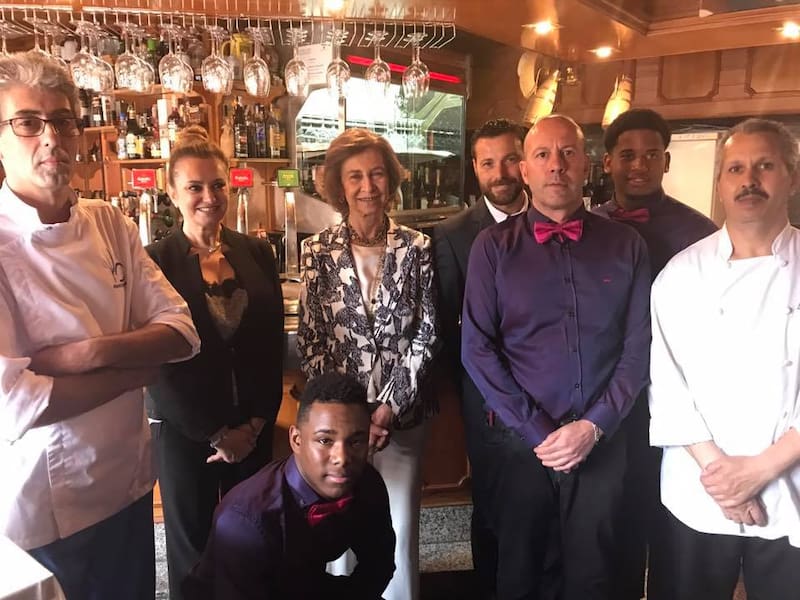 La reina Sofía ha acudido al restaurante hasta en varias ocasiones, consolidándolo como uno de sus favoritos en la capital.