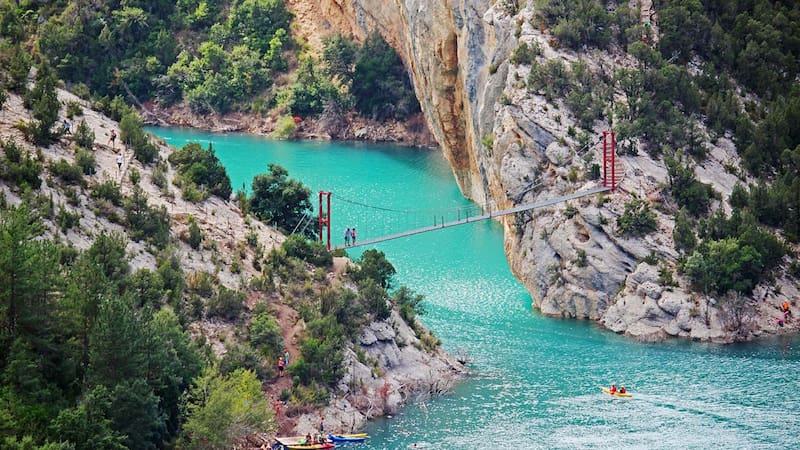 La ruta de senderismo poco conocida del sur del país: excavada en la piedra, da a un enorme cañón y un inmenso puente colgante. Foto: Archivo