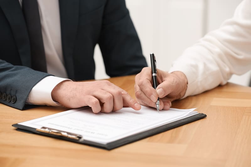 La situación cambia si, después de declarada la vacancia, aparece una persona que puede demostrar que tiene derechos sobre la herencia. (Fuente: Shutterstock)