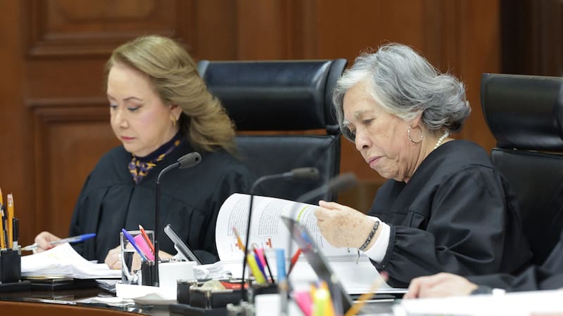 La Suprema Corte ha impuesto la obligación de evaluar, con perspectiva de género, los casos de acoso laboral en la UNAM, deteniendo así resoluciones que desestiman la violencia y la discriminación.