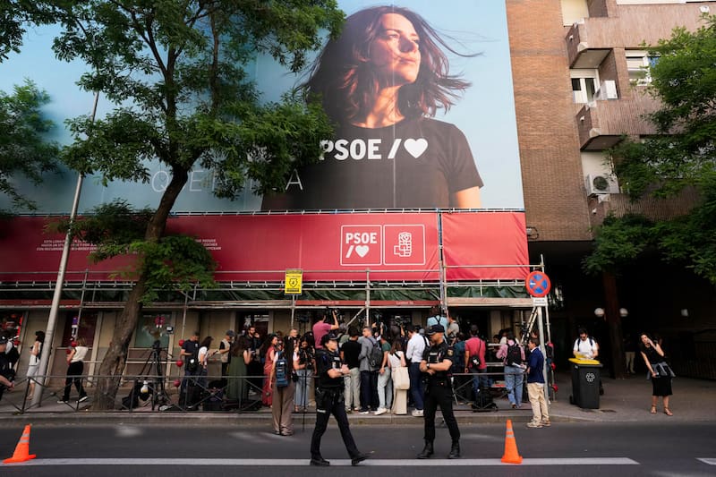 Agentes de la Unidad Central Operativa (UCO) de la Guardia Civil se encuentran desde primera hora de este miércoles en la sede central del PSOE en la calle Ferraz de Madrid para requerir información en relación al caso Leire que instruye el juez de la Audiencia Nacional Santiago Pedraz, han informado a EFE fuentes próximas a la investigación.