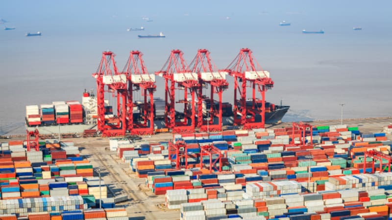 La UNCTAD estima que en 2025 el comercio mundial de bienes y servicios superó por primera vez los 35 billones de dólares.