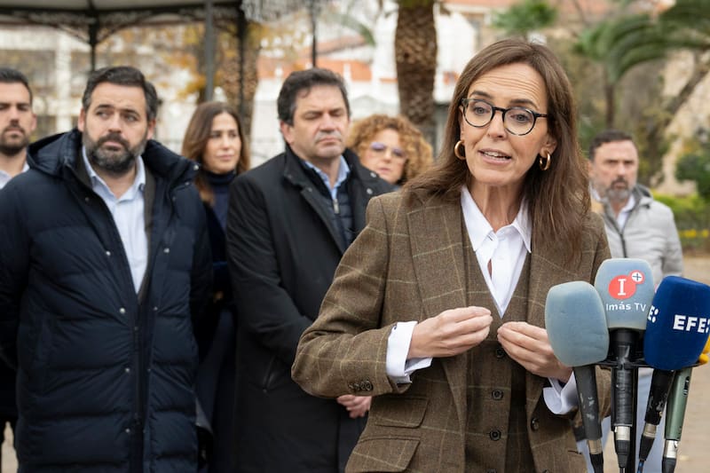 CIUDAD REAL, 20/12/2025.- La vicesecretaria de Sanidad y Políticas Sociales del Partido Popular y diputada por Ciudad Real, Carmen Fúnez, ha reclamado este sábado la dimisión del presidente del Gobierno, Pedro Sánchez, y la convocatoria de elecciones generales al considerar que a los españoles les tocaría el gordo de la lotería "si Sánchez dimitiese y convocase elecciones", durante su visita al belén monumental municipal, este sábado, en Ciudad Real. EFE/ Jesus Monroy