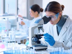 Bagó compra el 20% de una startup patagónica que construye moléculas