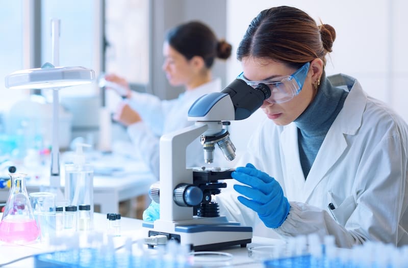 La lejía y el producto respetuoso con el medio ambiente lograron reducir al menos un 99,999% de las bacterias evaluadas en las condiciones del estudio.
