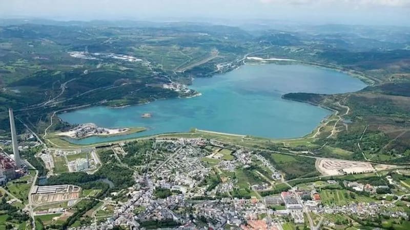 Construyen el lago artificial más grande de Europa: abarca más de 18 km y capta la atención por la belleza natural a su alrededor.