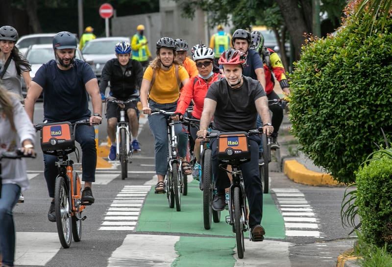 El Gobierno cambia las carreteras: podrán quitar espacio a los coches para las bicicletas.