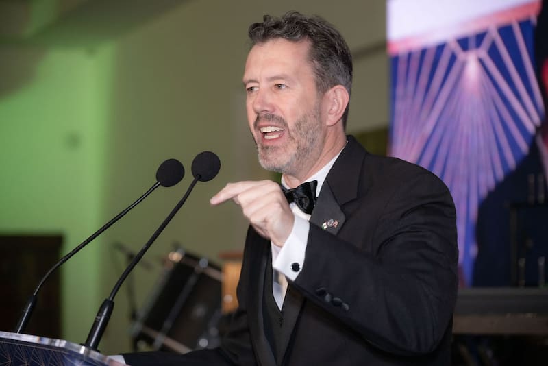 Larry Rubin, presidente de la Amsoc, durante la conmemoración del 250 aniversario de la Independencia de Estados Unidos.