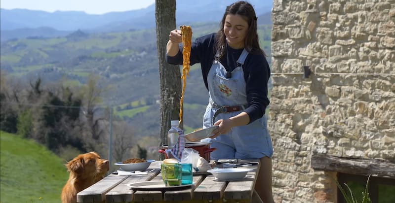 Las actividades que realiza Martina, la joven italiana que decidió abandonar la ciudad.