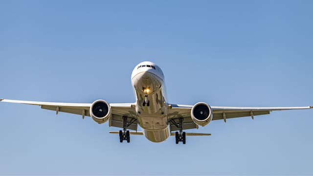 Las aerolíneas prevén que sus beneficios caigan casi a la mitad en 2026 por este motivo: cómo afecta a los viajeros