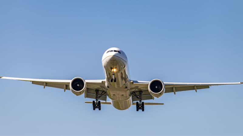 Las aerolíneas prevén que sus beneficios caigan casi a la mitad en 2026 por este motivo: cómo afecta a los viajeros.