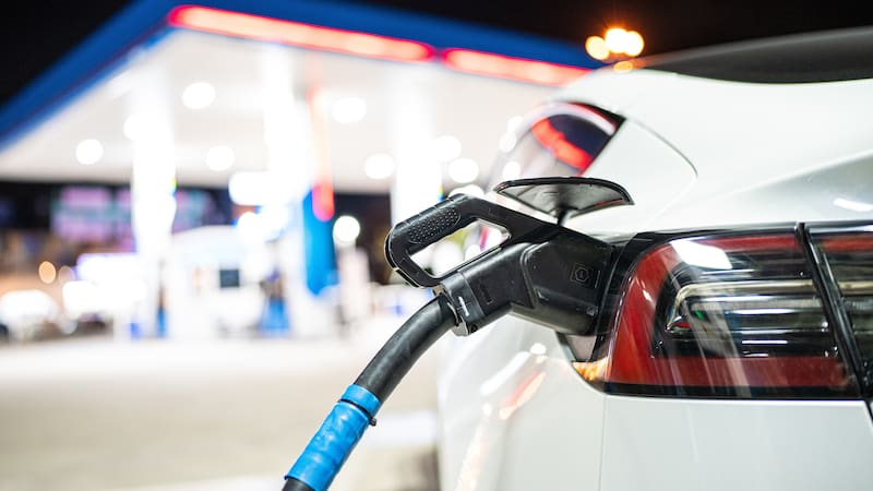 Las claves detrás del aumento en ventas de los coches eléctrificados en España.