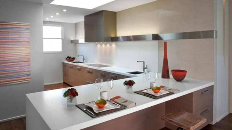 Las cocinas actuales dejan atrás el exceso de objetos a la vista y apuestan por un diseño más limpio.