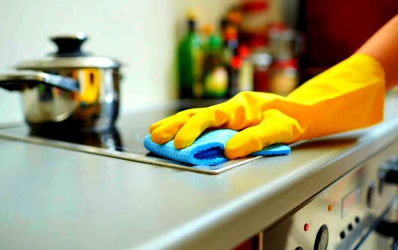 Las empleadas domésticas recibirán un aumento del 3% en este bimestre.