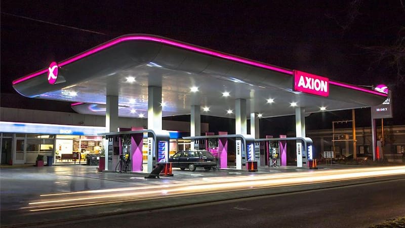 Las estaciones modernas incorporan espacios diseñados para que los conductores puedan realizar una pausa. (Foto: Axion Energy)